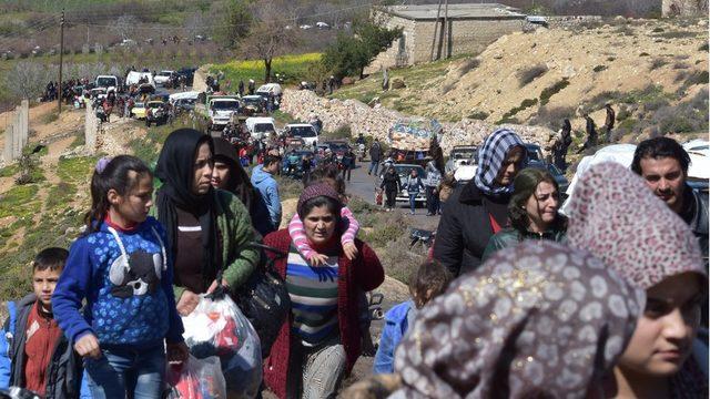 Afrin'den ayrılan siviller
