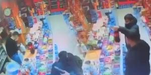 Her şey 10 bin TL i&ccedil;in! Gidip oğlunu vurdu