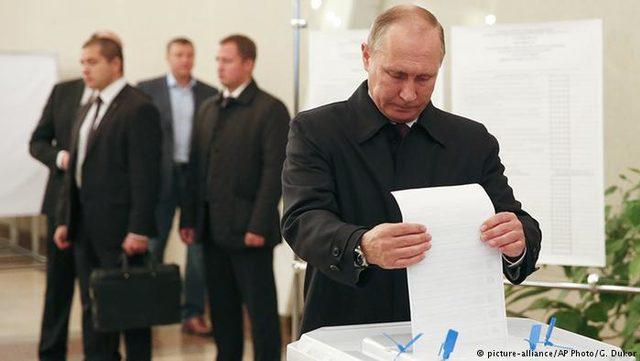 Rusya'da Putin dördüncü dönem için yarışıyor