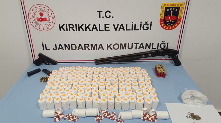 Kırıkkale'de uyuşturucu operasyonu! 8 bin 252 uyuşturucu hap ele geçirildi