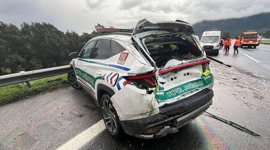 İzmir'de zincirleme kaza! 2'si jandarma 4 kişi yaralandı