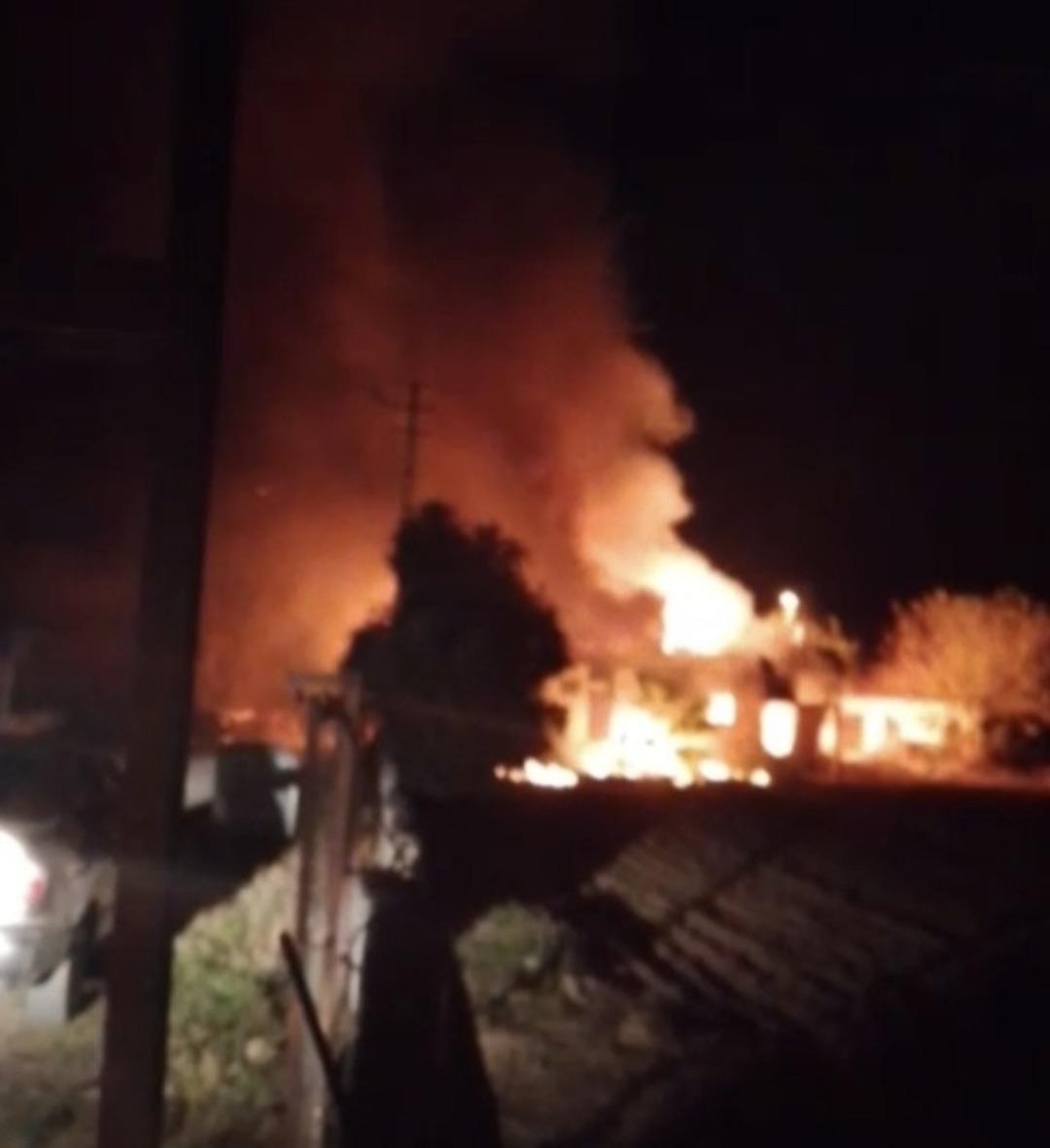 Tüplerin saklandığı ev alev aldı: Patlama anları kamerada 2