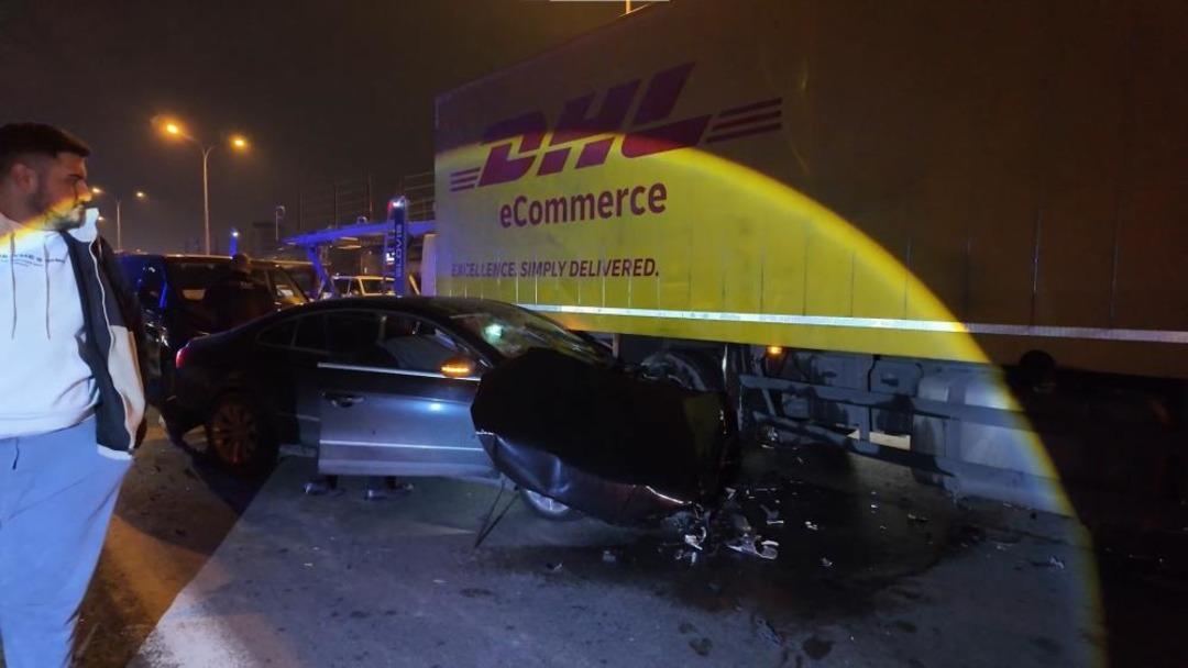 TEM de kaçan sürücü zincirleme kazaya neden oldu: 2 yaralı 1