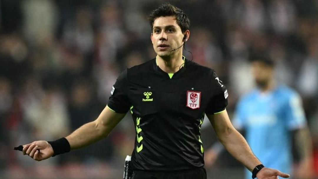 Erman Toroğlu Kazımcan Karataş ın penaltı pozisyonuna isyan etti! Hem hakem kör hem de VAR! 4