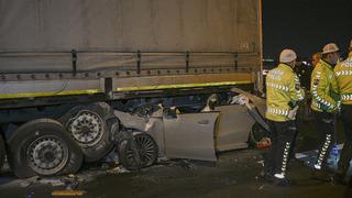 Son dakika: Tırın altında 300 metre sürüklendi! Aracı gören, tekrar bakamadı