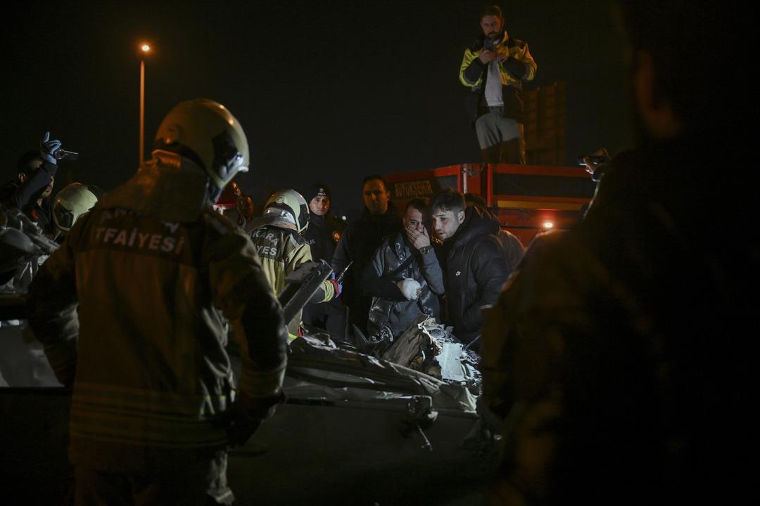 Tırın altında 300 metre sürüklendi! Aracı gören, tekrar bakmaya zorlandı 5