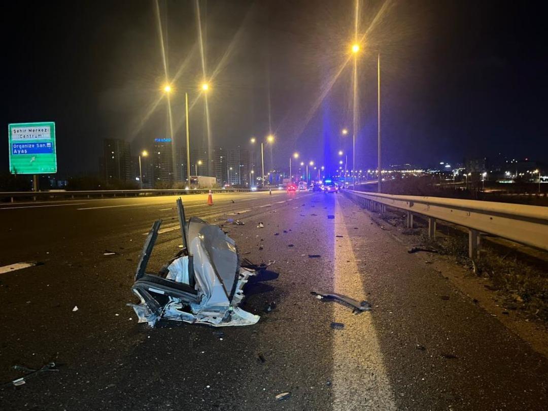 Tırın altında 300 metre sürüklendi! Aracı gören, tekrar bakmaya zorlandı 1