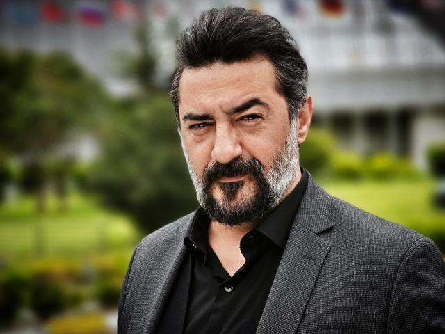 Ünlü oyuncu Celil Nalçakan trafik kazası geçirdi! Aracının son halini gösterdi