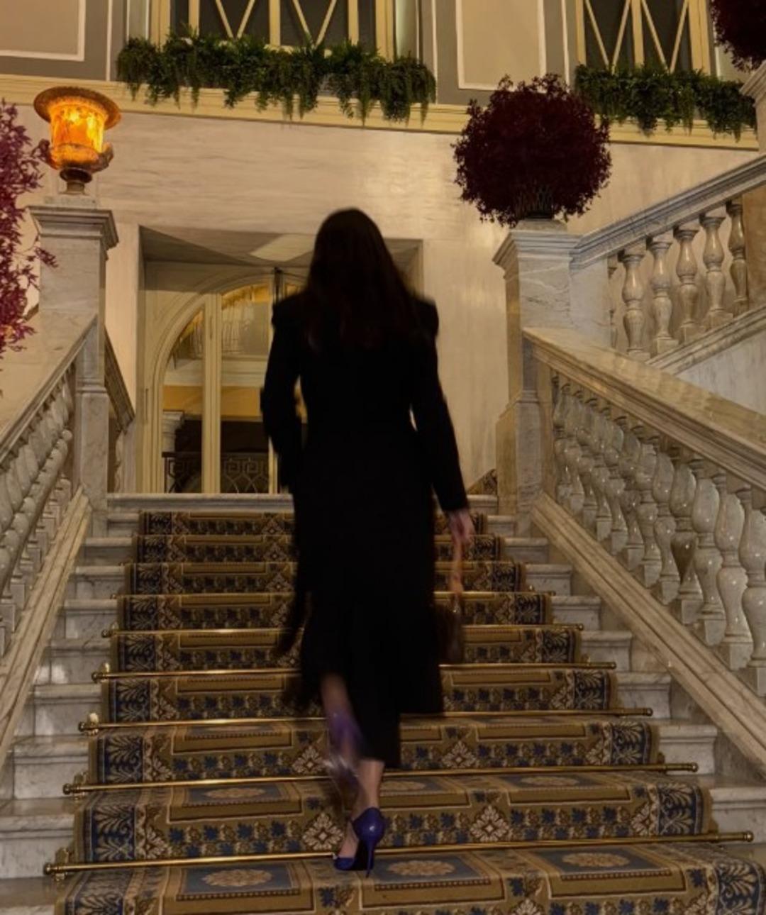 Esra Bilgiç Faruk Sabancı ile aşka geldi! İtalya kaçamağını paylaştı 4