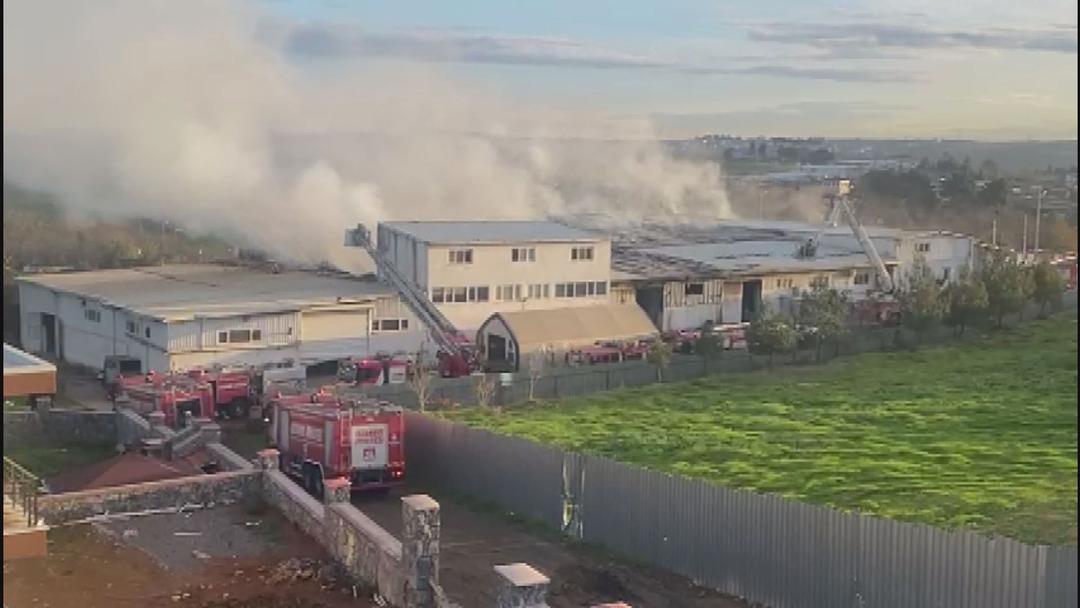 Tuzla da fabrika yangını! Dumanlar gökyüzünü kapladı 2