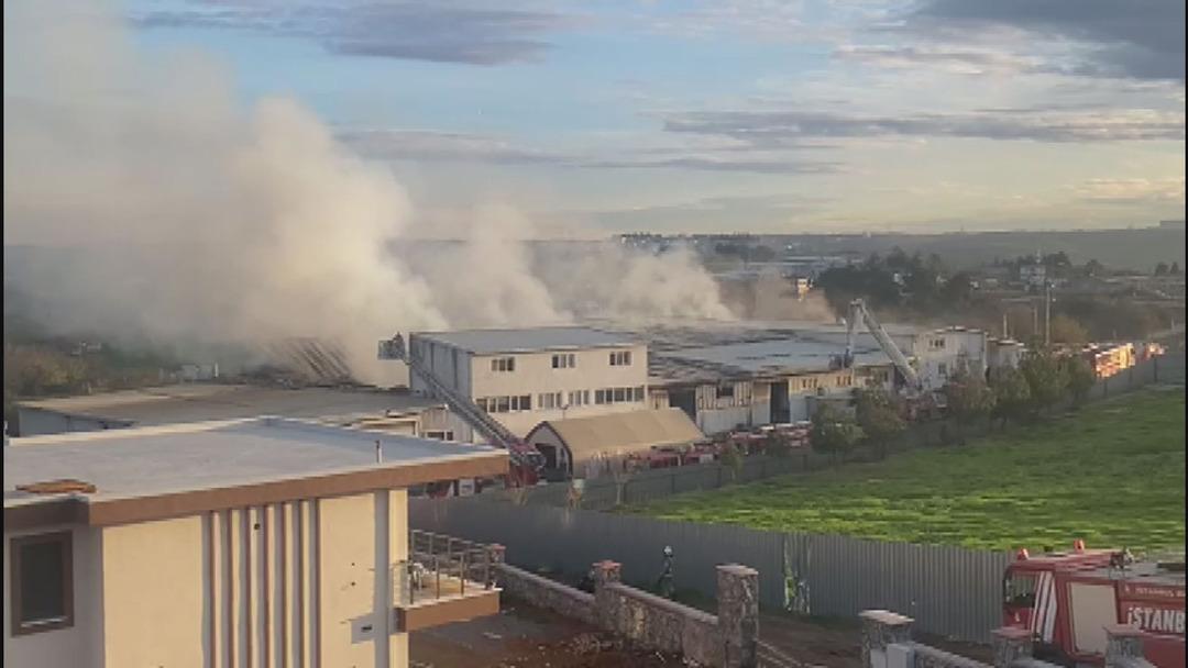 Tuzla da fabrika yangını! Dumanlar gökyüzünü kapladı 1