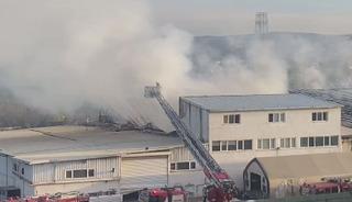 Tuzla'da fabrika yangını! Dumanlar gökyüzünü kapladı