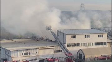Tuzla'da fabrika yangını! Dumanlar gökyüzünü kapladı