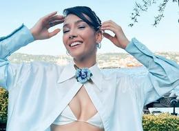 Mini şortuyla peş peşe poz verdi! Beğeni butonu çöktü 