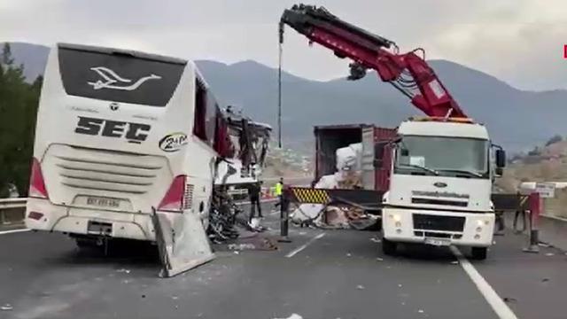 SON DAKİKA | Osmaniye'de yolcu otobüsü kaza yaptı! Çok sayıda ölü ve yaralı var