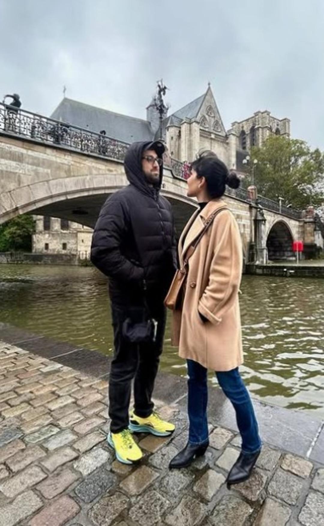 Ünlü komedyen Doğu Demirkol in sevgili bakın kimmiş! Romantik karelere beğeni yağdı 4