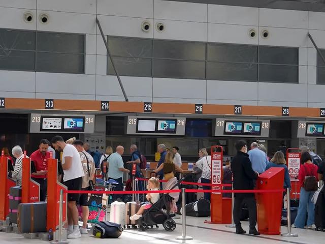 Bakan Uraloğlu a&ccedil;ıkladı: 'Her g&uuml;n 9 stadyum dolusu insan havayoluyla seyahat etti'