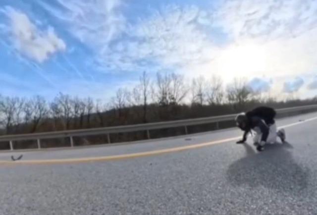 Motosiklet, kamyona arkadan çarptı: 1 yaralı 1