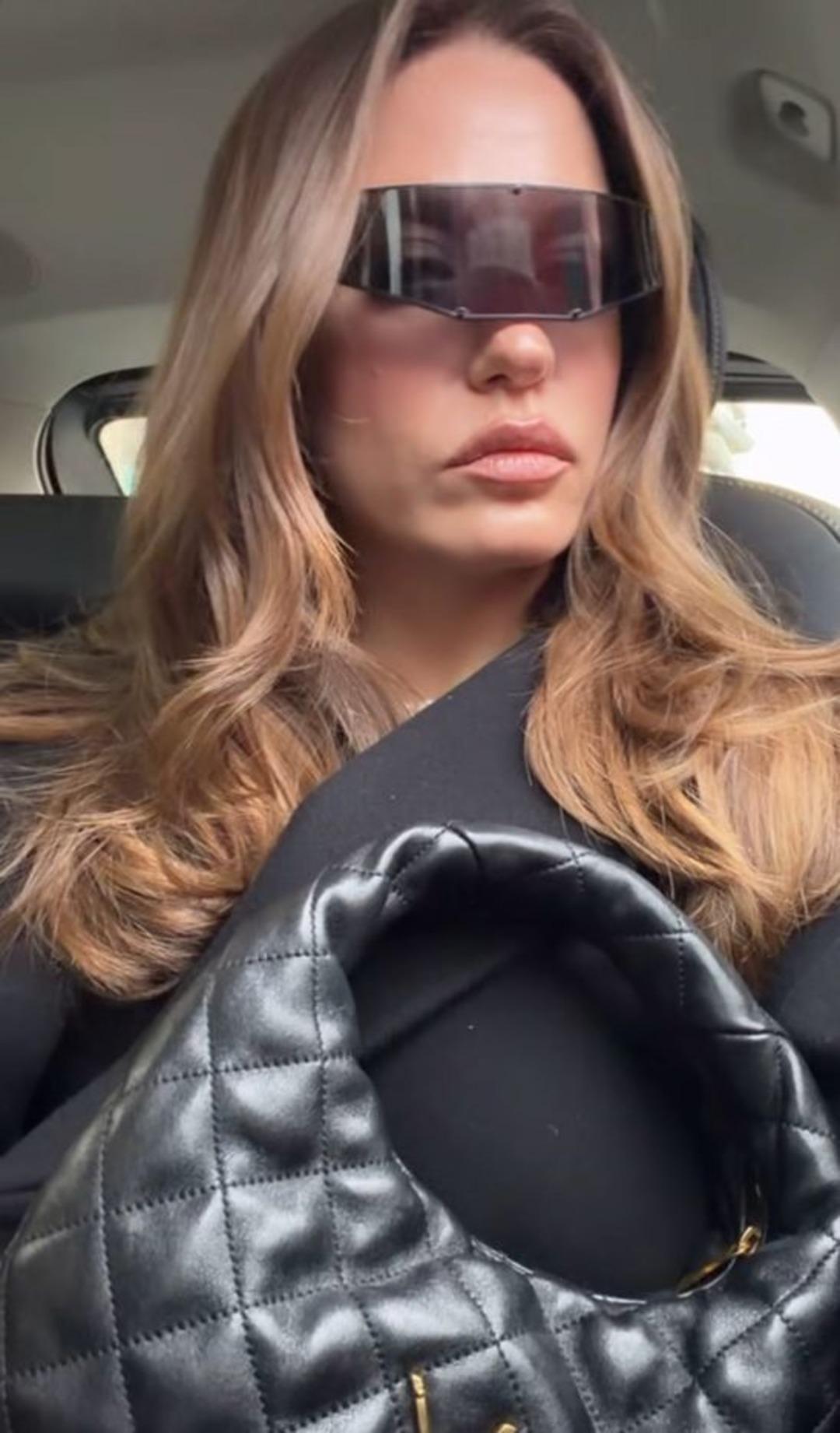 Serenay Sarıkaya nın gözlükleri sosyal medyayı salladı! Fiyatı dudak uçuklattı 1