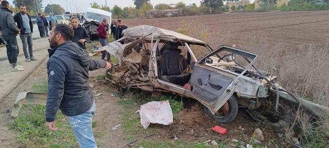 Minibüsle çarpışarak hurdaya dönen TOFAŞ’taki 2 kişi yaralandı 1