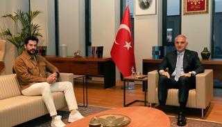 Burak Özçivit’ten Bakan Ersoy’a Ziyaret