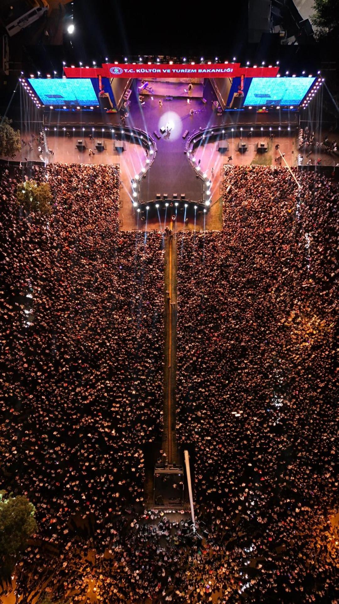 Bakan Ersoy duyurdu: Türkiye Kültür Yolu Festivali 2025’te rekorlarla kapandı, 22 milyon sanatsever festivale akın etti 11