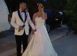 Düğünlerinde söyledikleri şarkı başlarına bela oldu!
