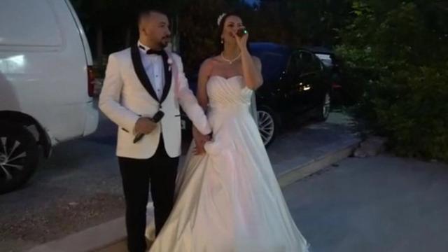 Düğünlerinde söyledikleri şarkı başlarına bela oldu: Önce tebrik etti, sonra dava açtı!