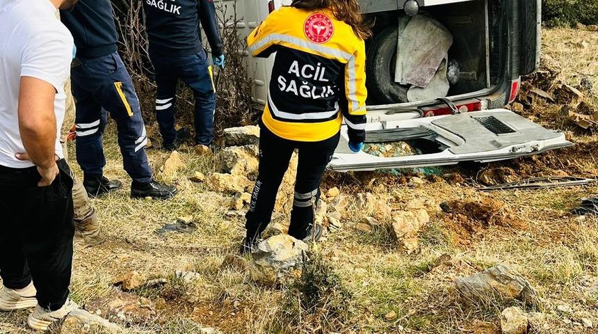 Gaziantep'te tarım işçilerini taşıyan minibüs kaza yaptı