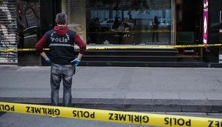 Esenyurt'ta kuyumcu çetesi paniği! Telefonla tehdit, reddedilince kurşun yağdırdılar