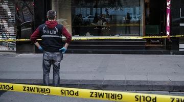 Esenyurt'ta kuyumcu çetesi paniği! Telefonla tehdit, reddedilince kurşun yağdırdılar