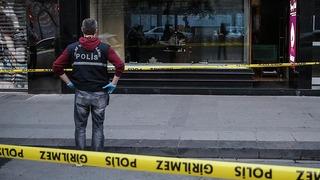 Esenyurt'ta kuyumcu çetesi paniği! Telefonla tehdit, reddedilince kurşun yağdırdılar