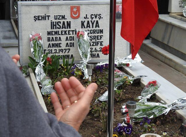 Çorum'da şehit mezarlarına duygu yüklü notlar bırakıldı