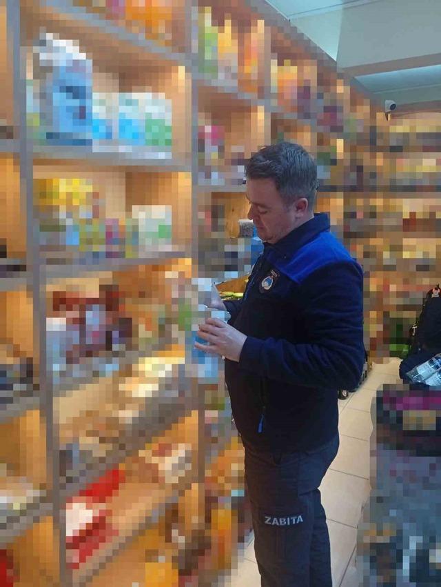 Pınarhisar’da zabıta ekiplerinden marketlere sıkı denetim 2