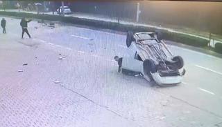 Taklalar atan otomobilden burnu kanamadan çıktı