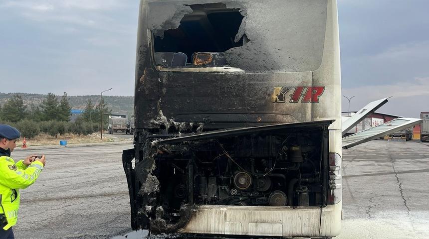 Yolcu otobüsü seyir halindeyken yangın çıktı