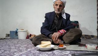 Muşlu Rüstem dede 50 yıldır sadece gofretle besleniyor! "Yokuşa vursa dağa çıkar"