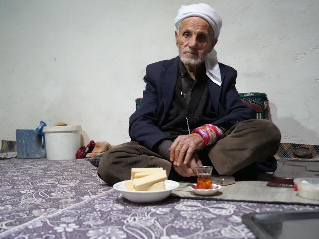 Muşlu Rüstem dede 50 yıldır sadece gofretle besleniyor! "Yokuşa vursa dağa çıkar"