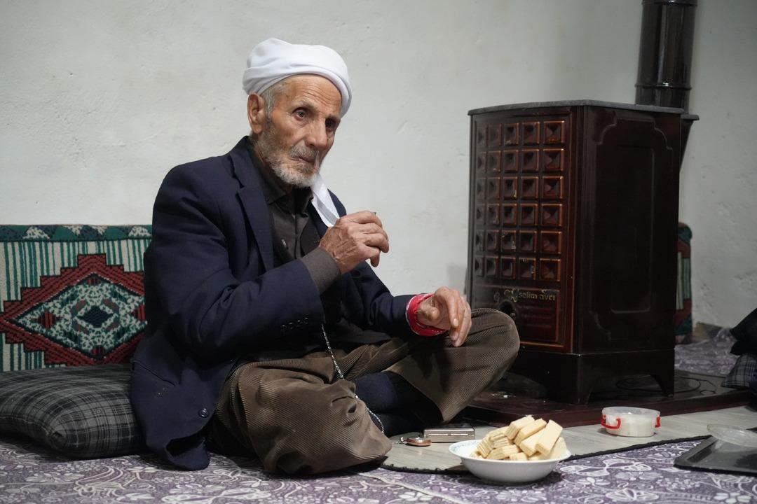 Muşlu Rüstem dede 50 yıldır sadece gofretle besleniyor! "Yokuşa vursa dağa çıkar" 4