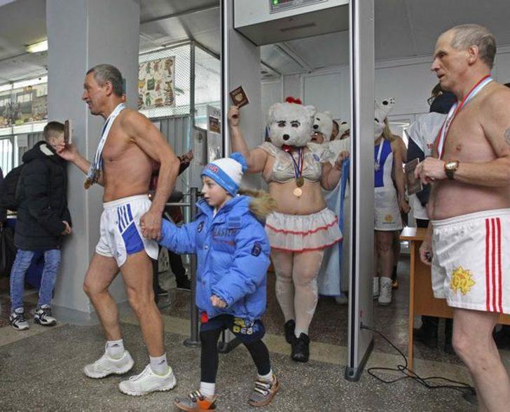 Rusya'daki 'sonucu belli' seçimlerden çok ilginç kareler  G1