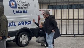 Dereye düşen araçtaki kadının cenazesi teslim alınırken "Gitme" feryadı yürekleri dağladı