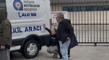 Dereye düşen araçtaki kadının cenazesi teslim alınırken "Gitme" feryadı yürekleri dağladı