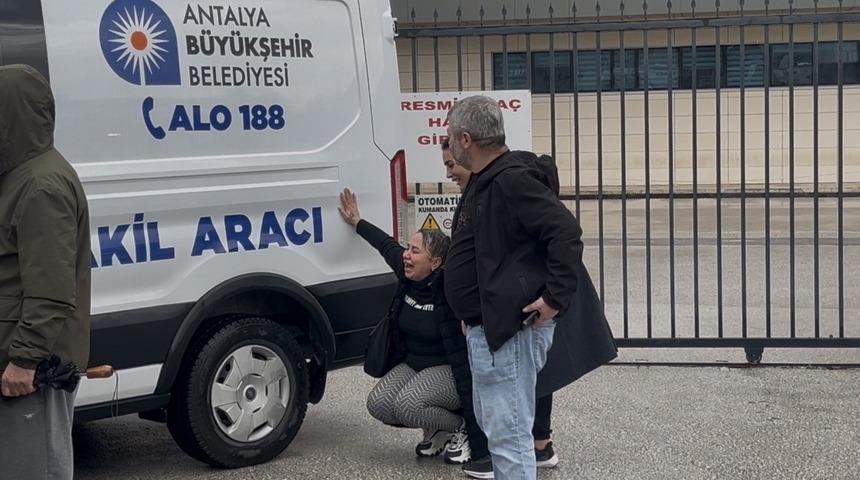 Dereye düşen araçtaki kadının cenazesi teslim alınırken "Gitme" feryadı yürekleri dağladı