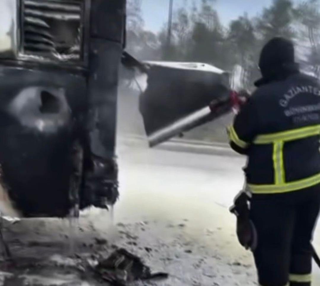 Gaziantep te yolcu otobüsünde çıkan yangını itfaiye söndürdü 2