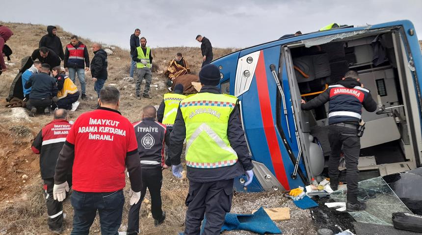 Sivas'ta cezaevi aracı devrildi! Yaralılar var