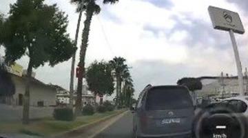 Mersin'de makas atan trafiği tehlikeye atan sürücü gözaltına alındı