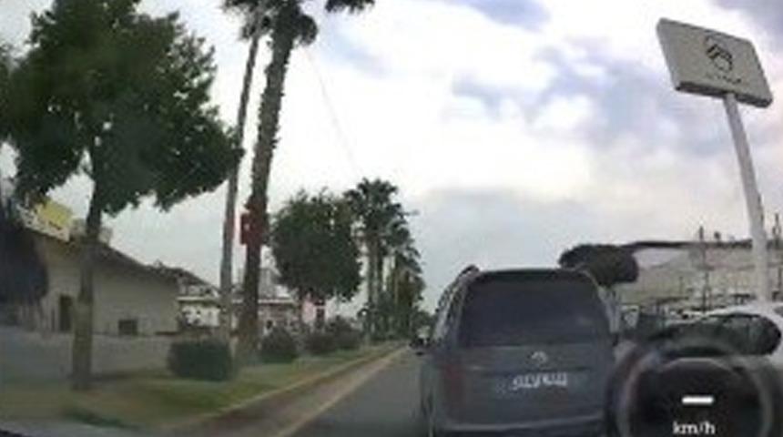 Mersin'de makas atan trafiği tehlikeye atan sürücü gözaltına alındı