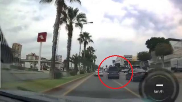 Yer: Mersin! Hafif ticari araçla makas atan sürücü gözaltına alındı