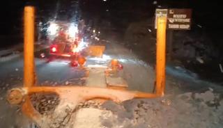 Antalya'da mevsimin ilk karı yağdı! Karayolu beyaza büründü