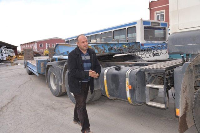 İş makinesi araç sürücülerine uygulamalı seminer verildi